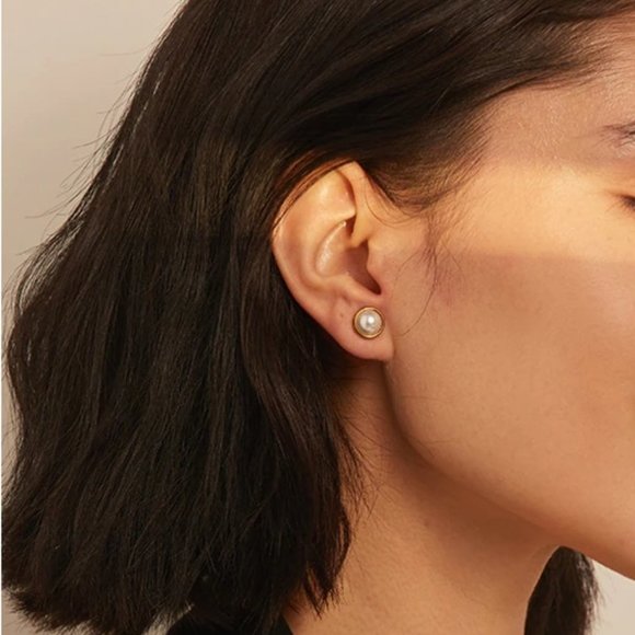 NEW 18K Gold Plated Pearl Stud Earrings - Picture 2 of 6